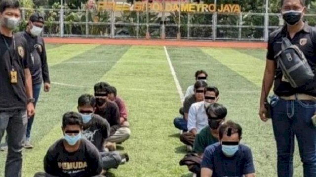 Penyusup Unras BEM SI Diamankan di Lapangan Presisi Polda Metro Jaya (IG ditreskrimum_pmj)
