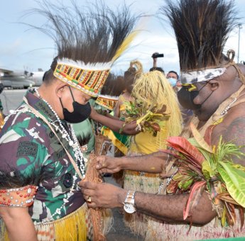 Kunjungi Perbatasan RI-Papua Nugini, Kasad Dukung Pengembangan Sektor Pertanian di Merauke