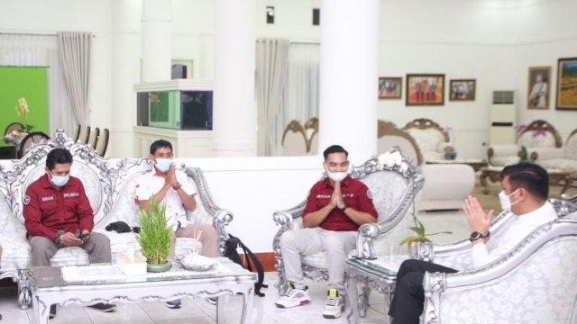 Bupati Gowa Adnan Purichta Ichsan, saat menerima kunjungan KAPTEN Indonesia di Rumah Jabatan Bupati Gowa, Selasa (13/04/2022). (Istimewa)