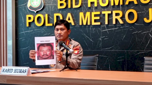 Kepala Bidang Humas Polda Metro Jaya Kombes E Zulpan Saat Mengidentifikasi Pelaku Pengeroyokan Ade Armando, Rabu (13/4/2022). (Ist)