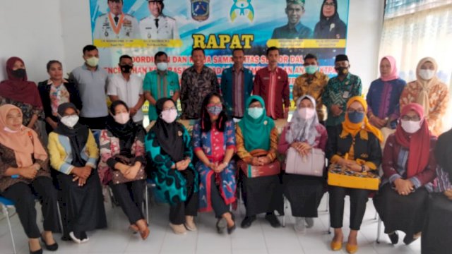 Foto Bersama DP3A Kabupaten Muna usai melaksanakan Rapat Pencegahan KTPA dan TPPO, pada Kamis (14/04/2022). (Foto: Rustam/Republiknews.co.id)