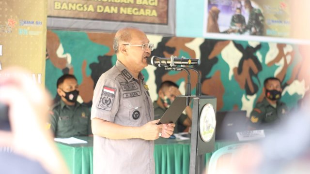 Bupati Jeneponto Iksan Iskandar, memberikan sambutan saat Launching penyaluran bantuan tunai bagi pedagang kaki lima, warung dan nelayan, Kamis (14/04/2021). (Istimewa)