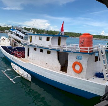 Gubernur Andi Sudirman Salurkan Bantuan Kapal dan Alat Tangkap Untuk Nelayan di Selayar