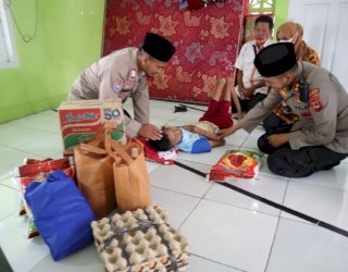 Kapolres Palopo Bantu Warga Penderita Lumpuh Layu di Kelurahan Ponjalae