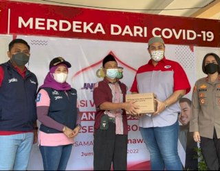 Vaksinasi di Jakarta Barat Meriah, Ivan Gunawan Berikan Edukasi Vaksin Covid-19