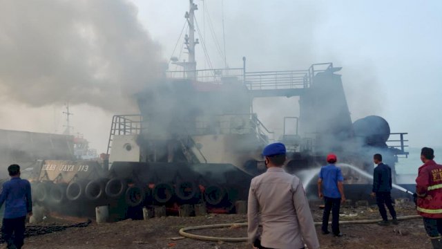 Kebakaran Kapal Bojonegoro, tidak ada korban jiwa. (Istimewa)