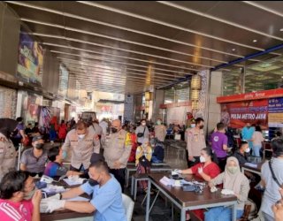 Gelar Vaksinasi di Pasar Tanah Abang, Polda Metro Jaya Lampaui Target