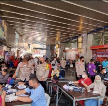 Gelar Vaksinasi di Pasar Tanah Abang, Polda Metro Jaya Lampaui Target