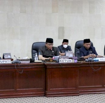 Bupati Hadiri Paripurna Pandangan Umum Fraksi-fraksi DPRD Luwu Timur