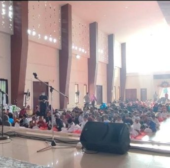 Dukung Program Yatim Fest, Ketua DPRD Luwu Timur Buka Puasa Bersama 250 Anak Yatim