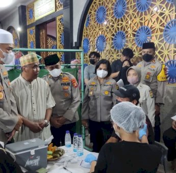 Polda Metro Jaya Sasar Vaksinasi di Masjid Inayah Jakarta Selatan