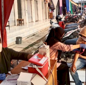 Jelang Arus Mudik 2022, Polsek Bekasi Utara siapkan 100 Dosis Vaksin Astrazeneca di Pasar Seroja