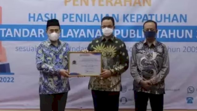 Gubernur DKI Jakarta menerima Predikat Kepatuhan Tinggi Penilaian Kepatuhan Standar Pelayanan Publik Tahun 2021 dari Ombudsman RI. (Ist)
