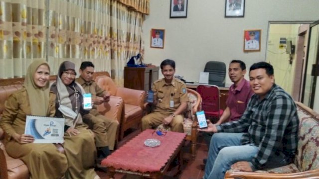 Manajemen ojek Pinisi audience dengan kadis Parpora untuk berkolaborasi dalam rangka promosi wisata, Selasa (19/04/2022). (Ist)