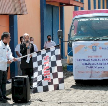 1407 Kepala Keluarga di Soppeng Terima Bansos Pangan Beras Sejahtera