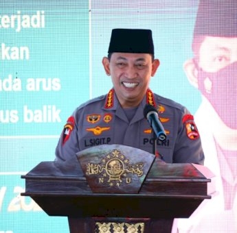 Kapolri Tinjau Langsung Pelaksanaan Satu Juta Vaksinasi Booster Untuk Mudik