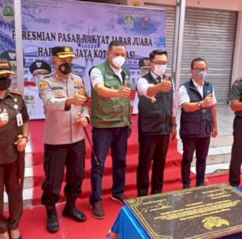 Kapolres Metro Bekasi Kota Dampingi Gubernur Ridwan Kamil Resmikan Pasar Rakyat Jabar Juara Harapan Jaya