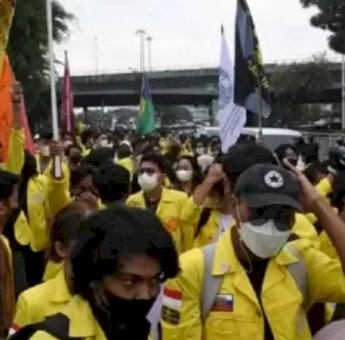 Ribuan Mahasiswa Kembali Unjuk Rasa Penuhi Kawasan Patung Kuda, Ini Tuntutannya