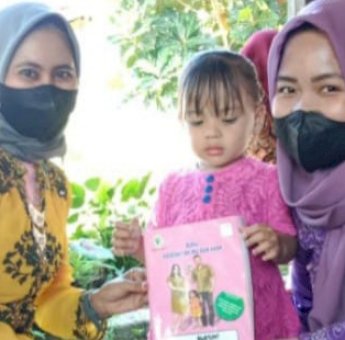 Hari Kartini, Nakes di Puskesmas Togo-togo Jeneponto Kenakan Kebaya Saat Gelar Imunisasi