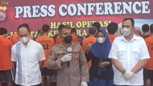 Kabid Humas Polda Banten Kombes Pol Shinto Silitonga, memberikan keterangan Pers hasil dari gelar operasi Jaran Maung 2022, Jumat (22/04/2022). (Istimewa)