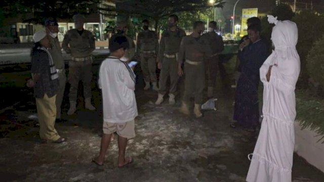 Lima Remaja yang bikin konten pocong di amankan Satpo-PP di Kabupaten Berau, Jumat (22/04/2022). (Istimewa)