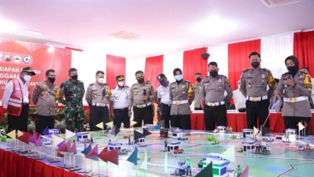 Menteri Perhubungan Budi Karya Sumadi, meninjau Gerbang Tol Kalikangkung Semarang, Jawa Tengah, Sabtu (23/04/2022). (Istimewa)