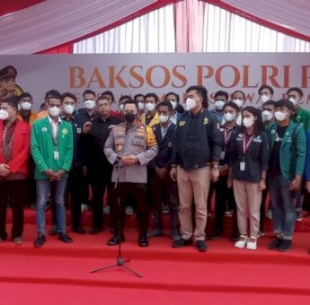 Kolaborasi Polri, Mahasiswa dan OKP Bagikan 30 Ribu Sembako Seputar Jakarta