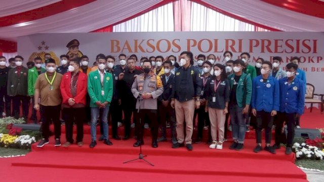 Kapolri Jenderal pol Listy Sigit Prabowo bersama BEM dan OKP melaksanakan Baksos POLRI Presisi di Lapangan Banteng Jakarta Pusat senin (25/04/2022). (Foto. Wahyu Widodo/Republiknews.co.id)