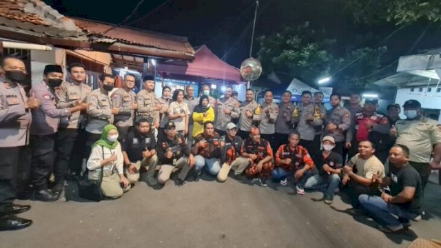 Jajaran Dit Bimas Polda Metro Jaya kejar vaksinasi di Tanjung Barat, Jakarta Selatan. Minggu (24/04/2022). (Istimewa)