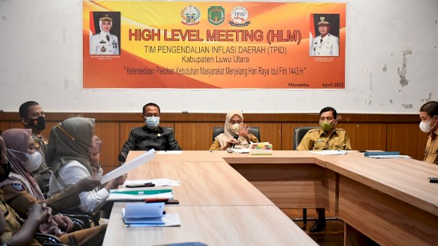 Pemerintah Kabupaten Luwu Utara beserta Tim Pengendali Daerah (TIPD) menggelar High Level Meeting (HLM), di Ruang Command Center Kantor Bupati Luwu Utara, Senin (25/04/2022). (Istimewa)