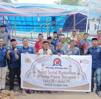 Alhamdulillah, Masjid yang Beratap dan Berdinding Terpal di Takalar Dapat Bantuan Dari Komunitas dan Alumni Polri