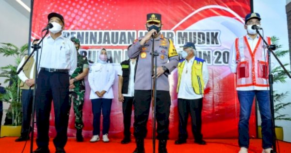 Tinjau Pelabuhan Merak, Kapolri Apresiasi Masyarakat yang Mudik Lebih Awal