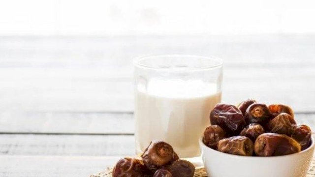 Mengkonsumsi susu kurma saat menjalankan ibadah puasa sangat membantu dalam menciptakan stamina dan nutrisi yang baik. Produk MilikLife pun dapat menjadi solusi untuk dikonsumsi. (Istimewa)