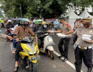 Ini Cara Serdik Sespimen Angkatan 62 Berbagi Ramadan di Kota Bandung