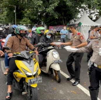 Ini Cara Serdik Sespimen Angkatan 62 Berbagi Ramadan di Kota Bandung