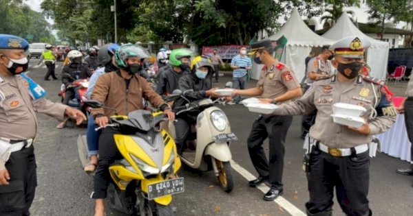 Ini Cara Serdik Sespimen Angkatan 62 Berbagi Ramadan di Kota Bandung