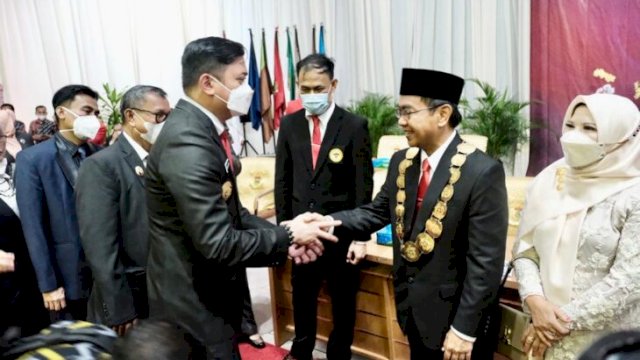 Bupati Gowa Adnan Purichta Ichsan saat menghadiri pelantikan Prof. Jamaluddin Jompa sebagai Rektor Universitas Hasanuddin (Unhas) Periode 2022-2026 di Baruga Andi Pangerang Pettarani, Kampus Unhas Tamalanrea Makassar, Rabu (27/04/2022).(Ist)