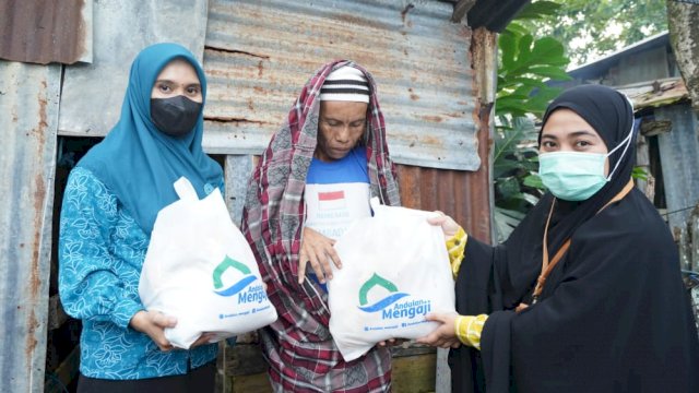 Andalan Mengaji menyalurkan bantuan sembako untuk warga kurang mampu di Kabupaten Pangkep dan Maros. (Istimewa)