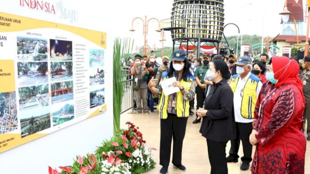 Ketua DPR RI Puan Maharani, saat mendapat penjelasan penataan Kawasan Gunung Kemus, di Sragen, Jawa Tengah, dari perwakilan Kementerian PUPR, Rabu (27/04/2022). (Istimewa)