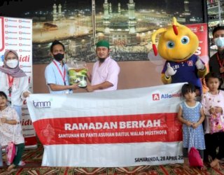 Baitulmaal Muamalat bersama Alfamidi Samarinda Serahkan Santunan di Panti Asuhan