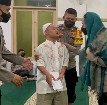 Jumat Berkah, Polsek Tambora Santuni 25 Anak Yatim Piatu