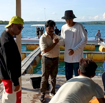 Gubernur dan Wakil Gubernur NTT Tinjau Budidaya Lobster di Mulut Seribu