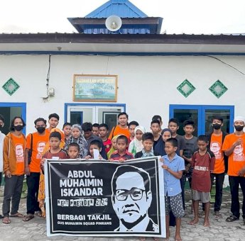 Tumbuhkan Kepedulian Sosial, Gus Muhaimin Squad Kabupaten Pinrang Berbagi Takjil