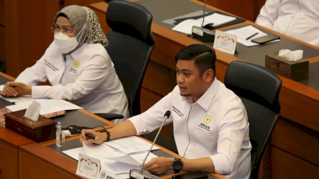Sekretaris Jenderal APKASI yang juga Bupati Gowa, Adnan Purichta Ichsan saat menghadiri RDPU bersama Banggar DPR RI di Gedung Nusantara II, Senayan, Jakarta, Rabu (6/4/2022). (Foto: Istimewa)