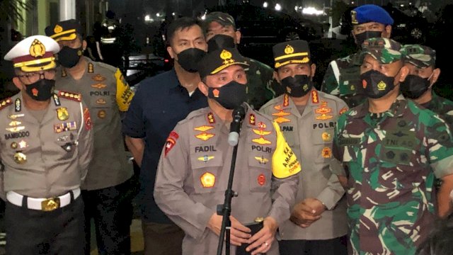 Kapolda Metro Jaya, Irjen Pol M Fadil Imran dan Pangdam Jaya, Mayjen Untung Budiharto saat turun langsung mengamankan demo yang digelar BEM SI, Senin (11/4/2022). (Foto: Istimewa)