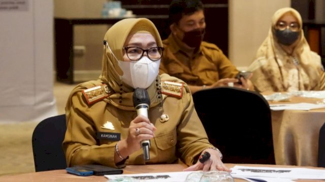 Sekda Kabupaten Gowa, Kamsina saat menghadiri Lokakarya Pelaksanaan Program USAID ERAT Sulawesi Selatan di Hotel Four Points, Makassar, Selasa (12/4/2022). (Foto: Istimewa)