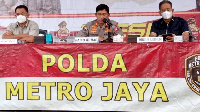 Sesi konferensi pers terkait pelaku pemukulan Ade Armando di Polda Metro Jaya, Selasa (12/4/2022). (Foto: Wahyu Widodo/republiknews.co.id)