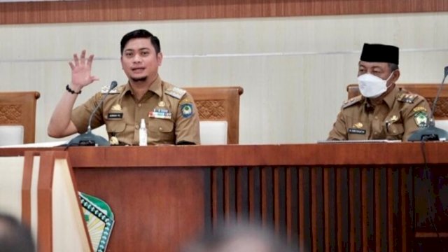 Bupati Gowa, Adnan Purichta Ichsan (kiri) bersama wakil Bupati Gowa, Abd Rauf Malaganni (kanan). (Ist)