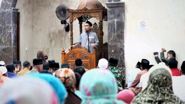 Ketua DPRD Makassar, Rudianto Lallo saat menggelar safari Ramadan di Kelurahan Parangloe, Kecamatan Tamalanrea, Kota Makassar, Senin (18/4/2022). (Foto: Istimewa)