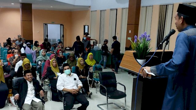Ketua DPRD Kota Makassar, Rudianto Lallo saat menghadiri acara buka puasa bersama Dekan Fakultas Kehutanan Unhas, Dr Mujetahid di Kampus Unhas Makassar, Selasa (26/4/2022). (Foto: Istimewa)